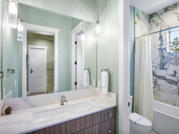 Custom Luxury Home 7 minute walk to beach and South Village